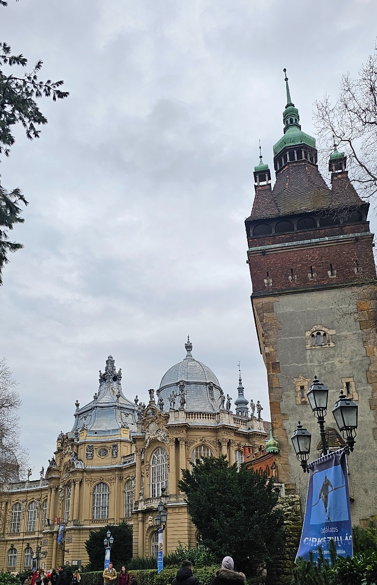 세체니온천 외관