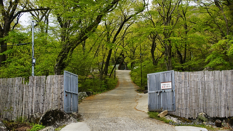 범어사 후문