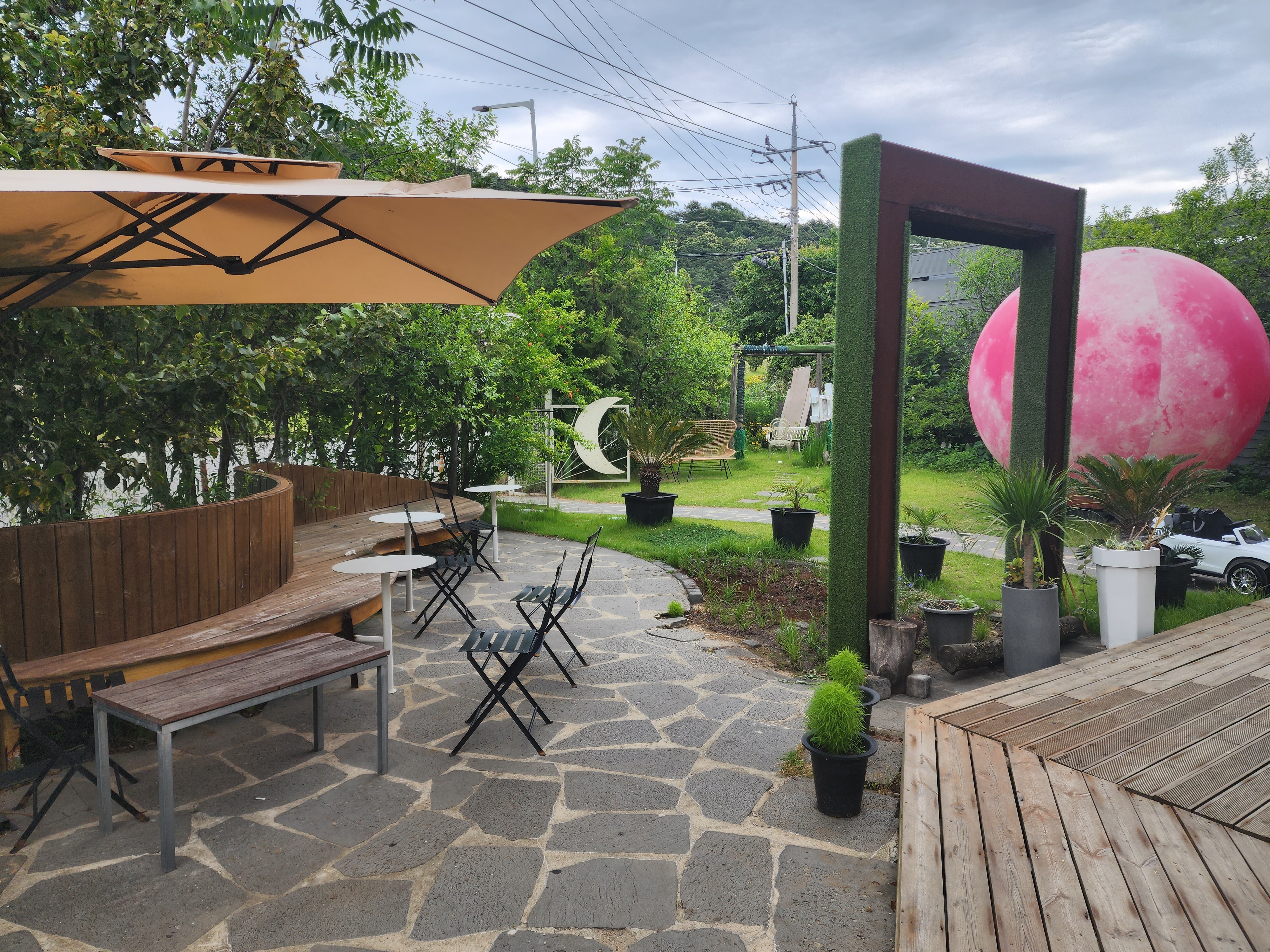 버킷문리버 카페 야외 테라스