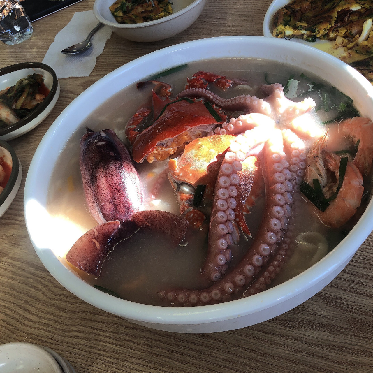 해산물 듬뿍 들어간 칼국수 사진