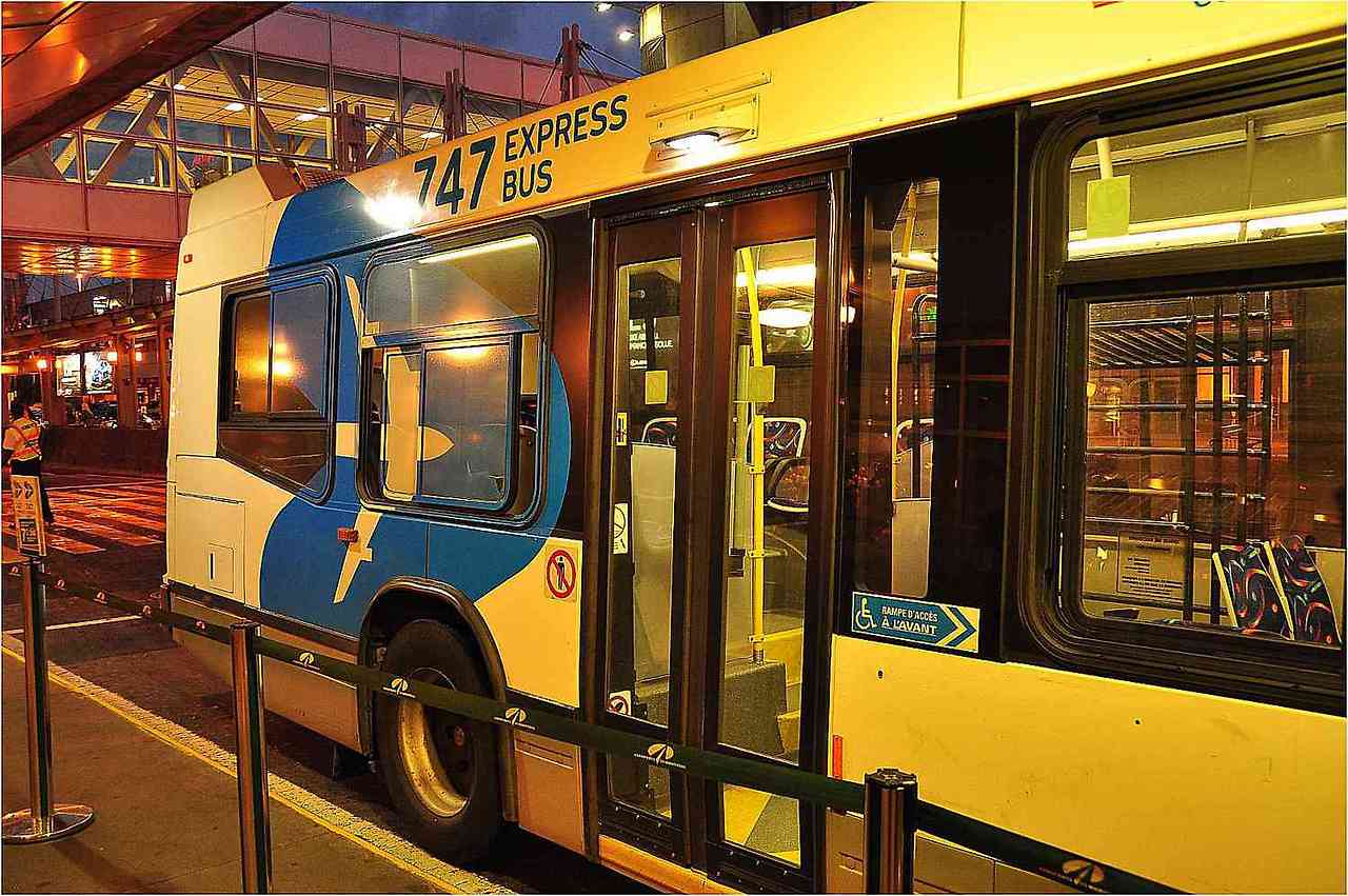 몬트리올 747 Express Bus