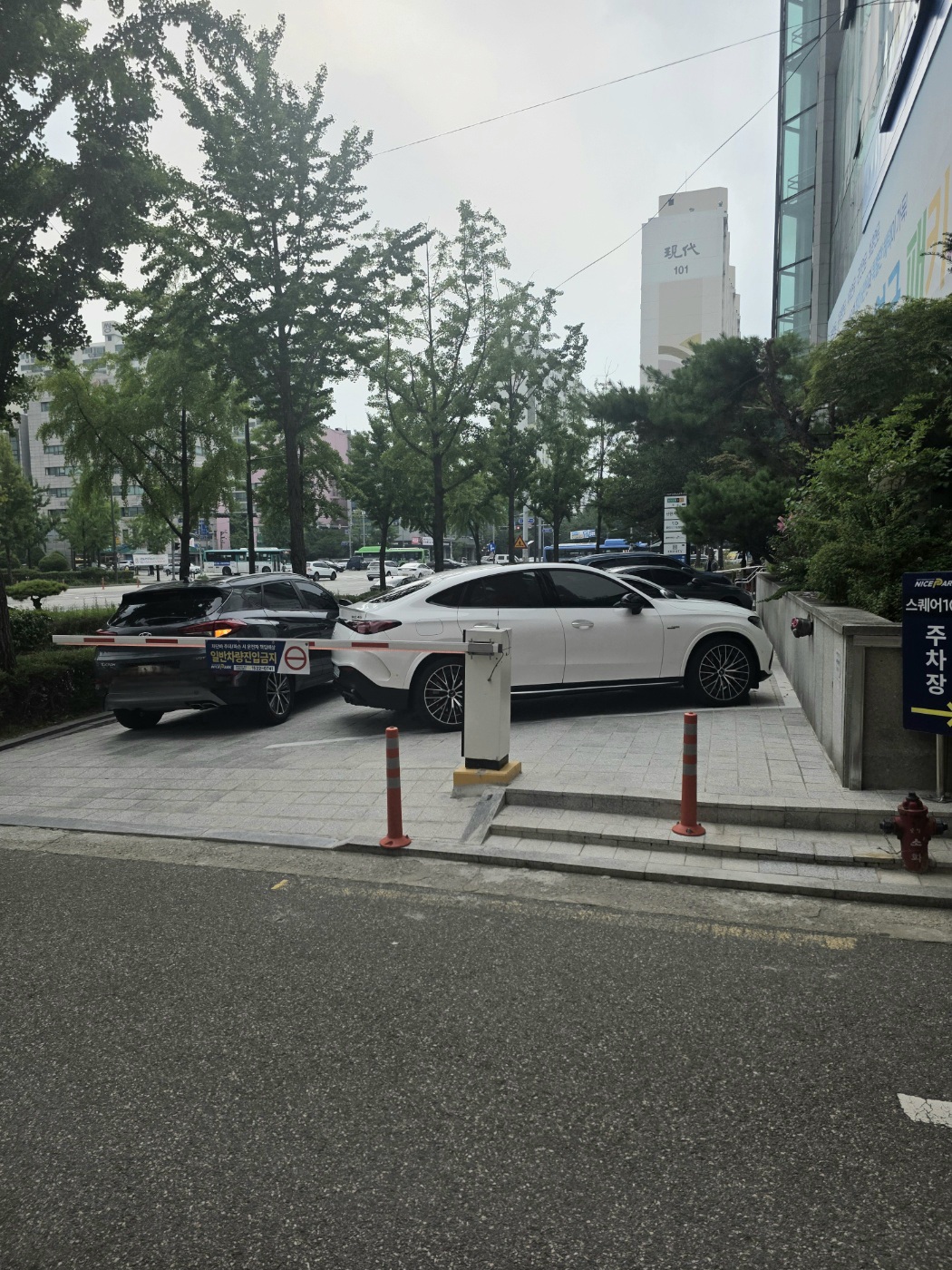 지상-주차공간도-있습니다.