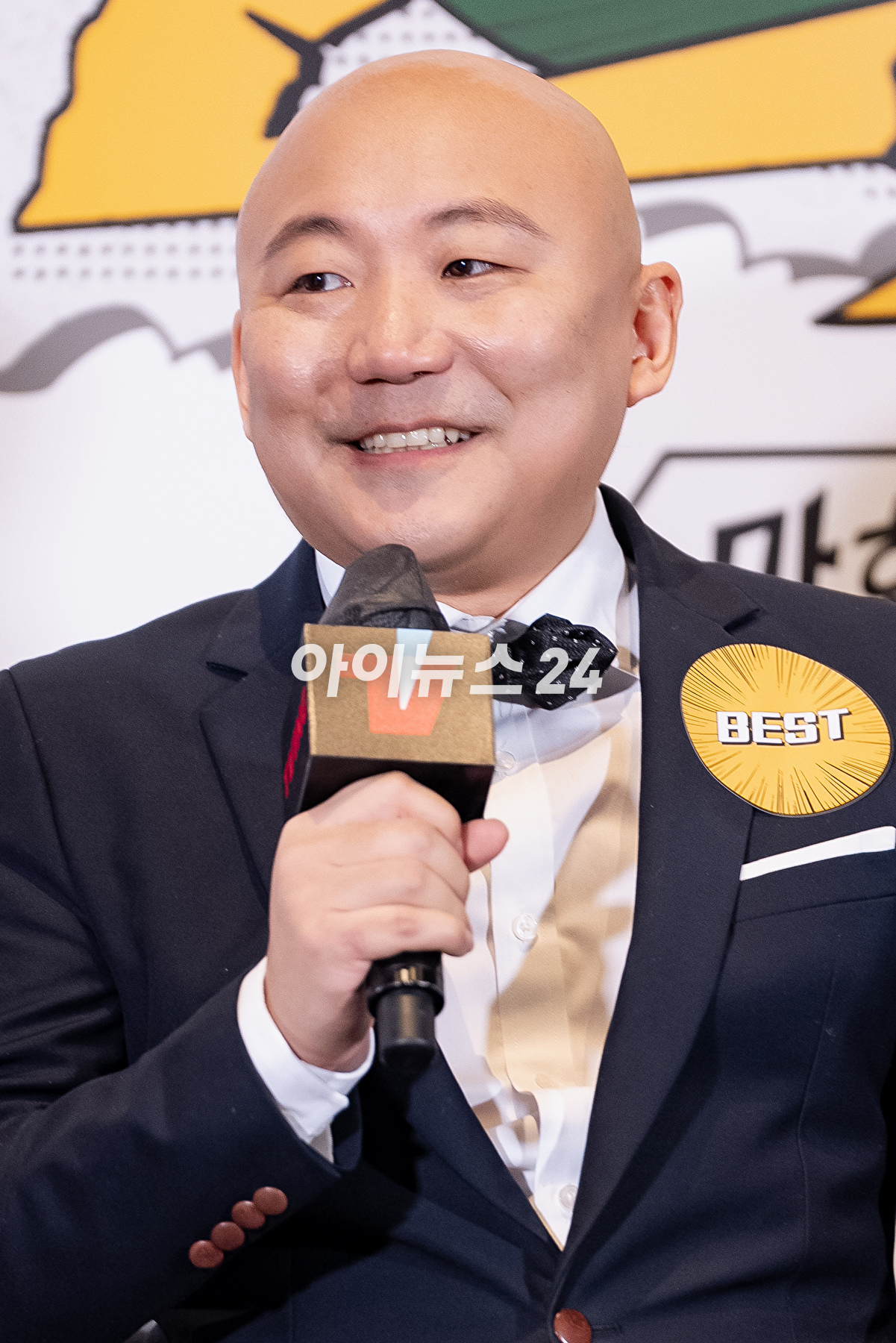 만화가 주호민이 27일 온라인으로 진행된 티빙 오리지널 예능 '만찢남' 제작발표회에 참석해 소감을 말하고 있다. [사진=티빙]