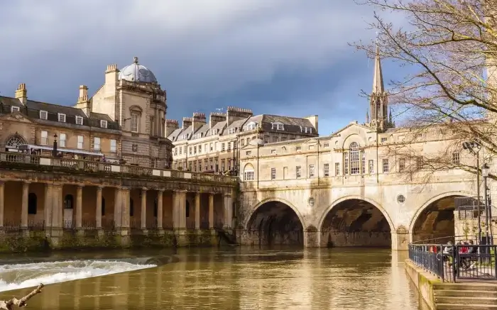 영국 서남부 도시 바스(Bath)에 위치한 풀트니 다리(Pulteney Bridge