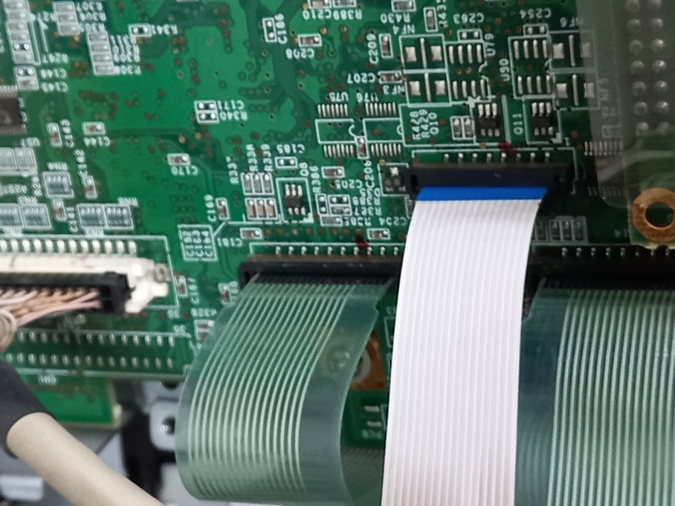 프로페이스(Pro-Face) 터치패널 3180021-04 GP2501-SC11 화면이 나오지 않고 램프가 청색에서 황색으로 바뀌는 증상 수리 완료