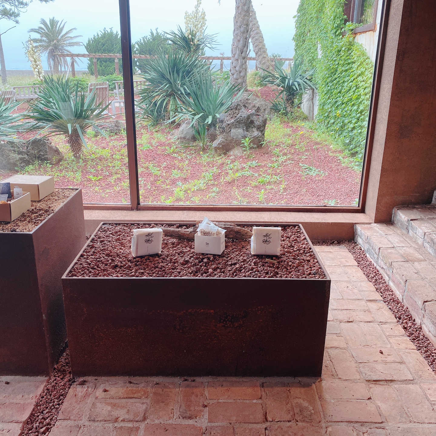 제주 서귀포 대정 서림연대 인스밀 곡물창고 개조카페 in's mill 보리개역 보리 청보리 제주 특산물