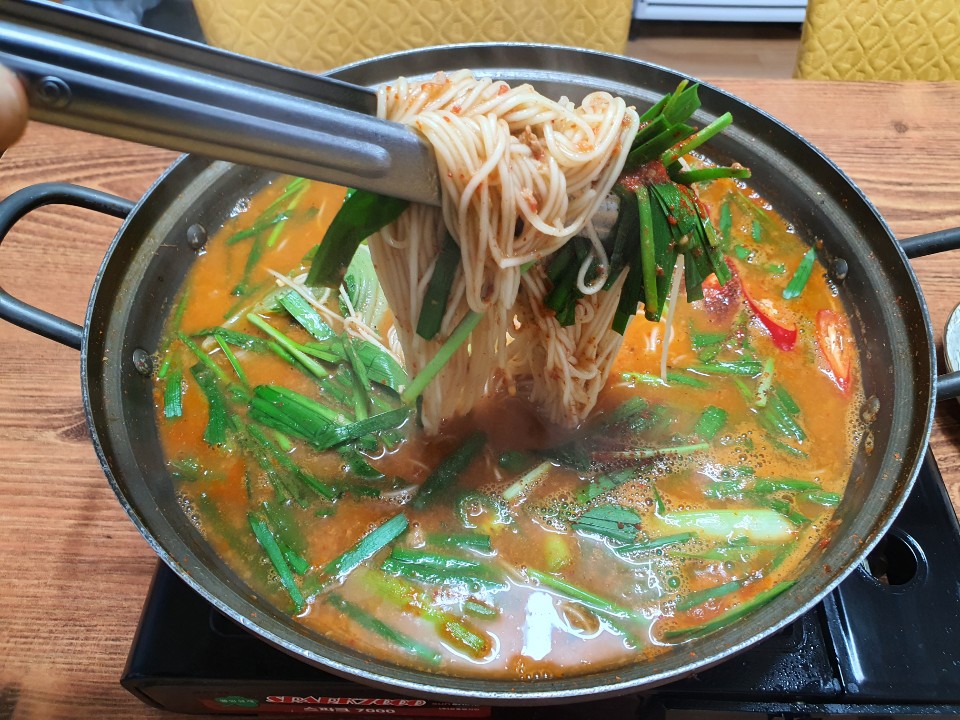  민물 매운탕 어탕국수 메기 쏘가리 민물고기 경기 포천 맛집 추천 생방송투데이 리얼맛집 오늘방송 자족식당