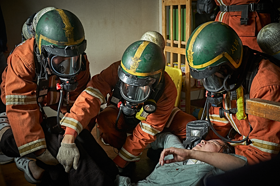 영화 소방관 소방관들이 처한 열악한 환경을 과장 없이 묘사