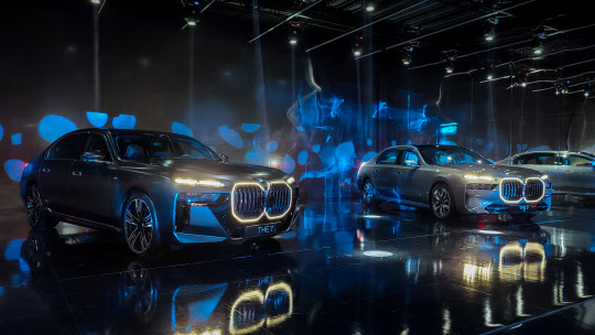 BMW i7