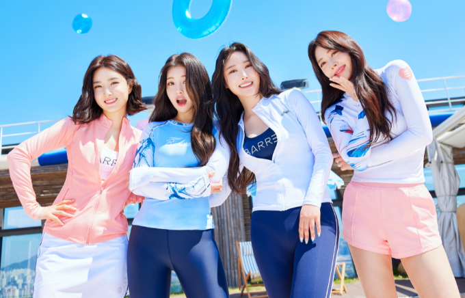 브레이브걸스 배럴 래쉬가드 모델