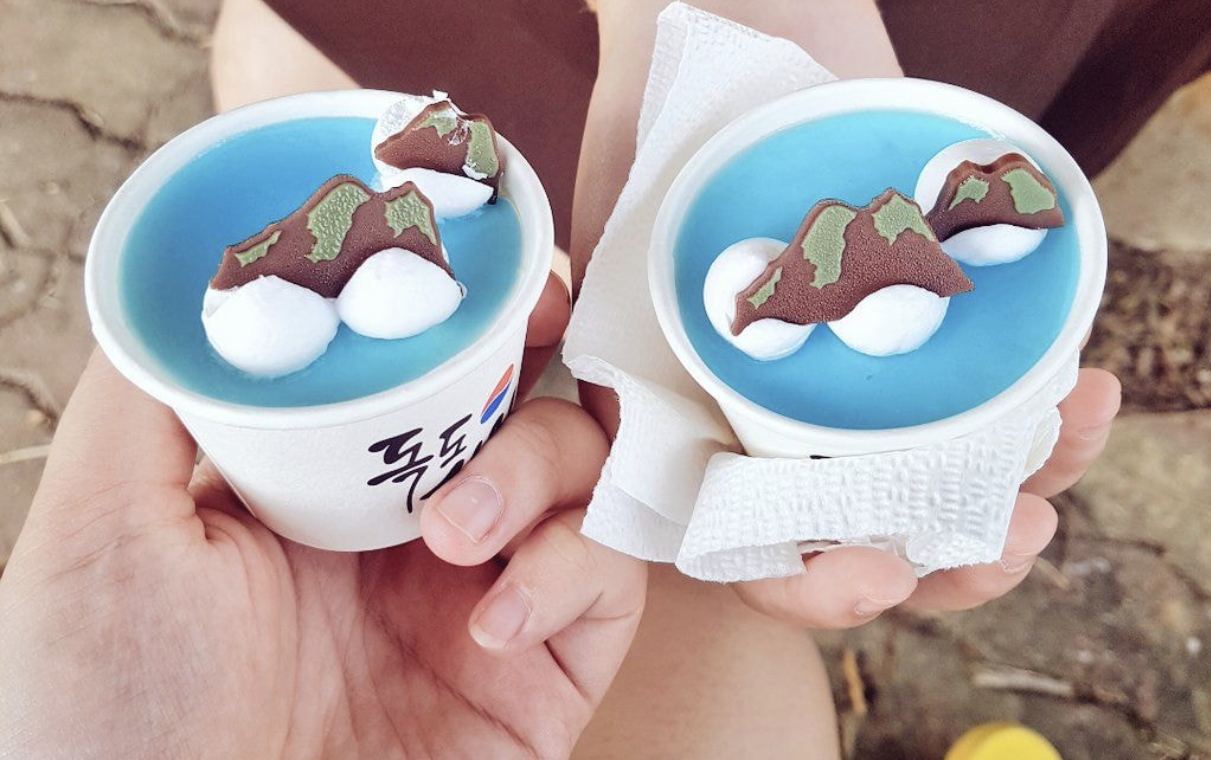 독도의 날 케이크가 이쁘다.