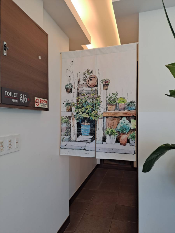 연리지 화장실 가는길