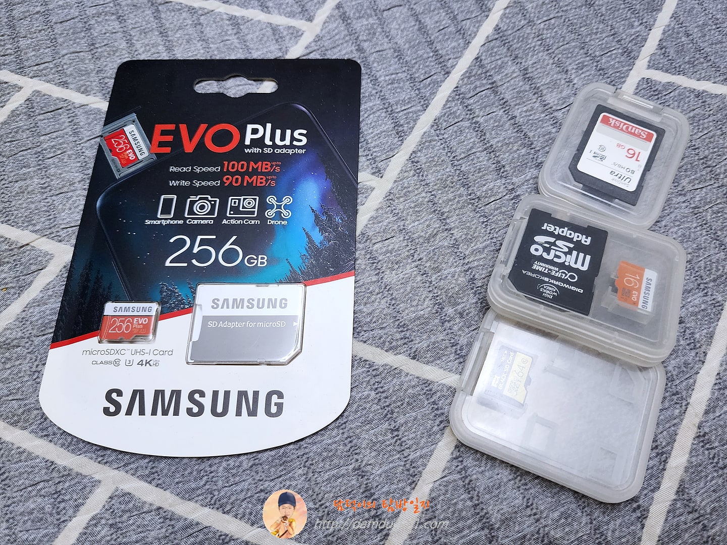 각종 메모리 카드와 어댑터