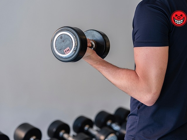 어깨 통증 원인과 치료법