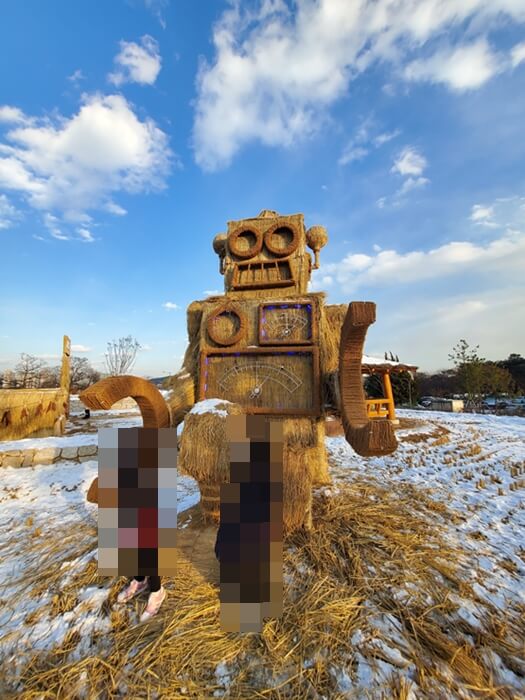 국립농업박물관 볏짚으로 만든 로보트모형