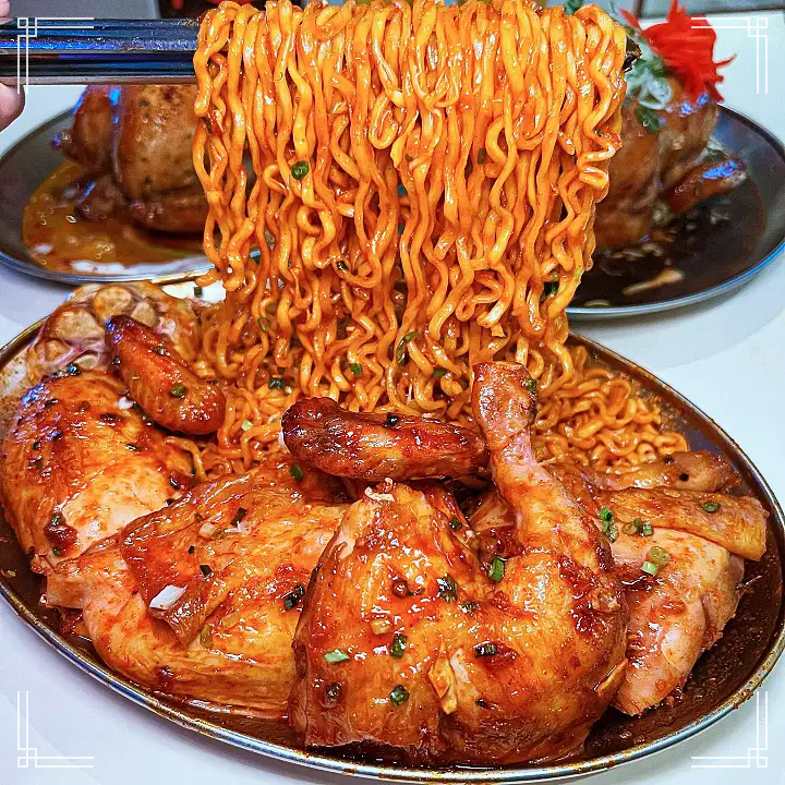 줄서는식당 49회 함은정 미국계 치즈케이크 태국계 푸팟퐁커리 한국계 불닭볶음면 일본계 야끼소바 광진구 군자 전기구이 통닭 맛집
