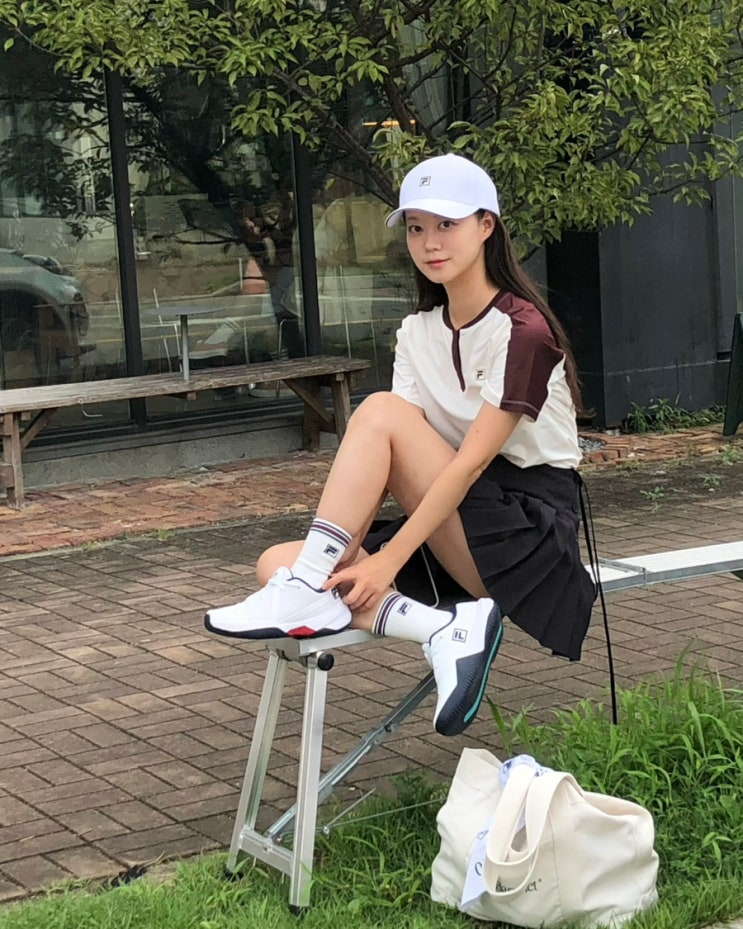 스포츠웨어를 넘어 일상의 스타일이 된 테니스 룩 완벽 