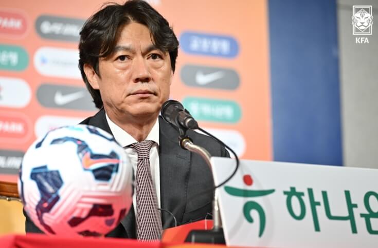 한국 국가대표팀 홍명보 축구 감독의 기자회견 모습