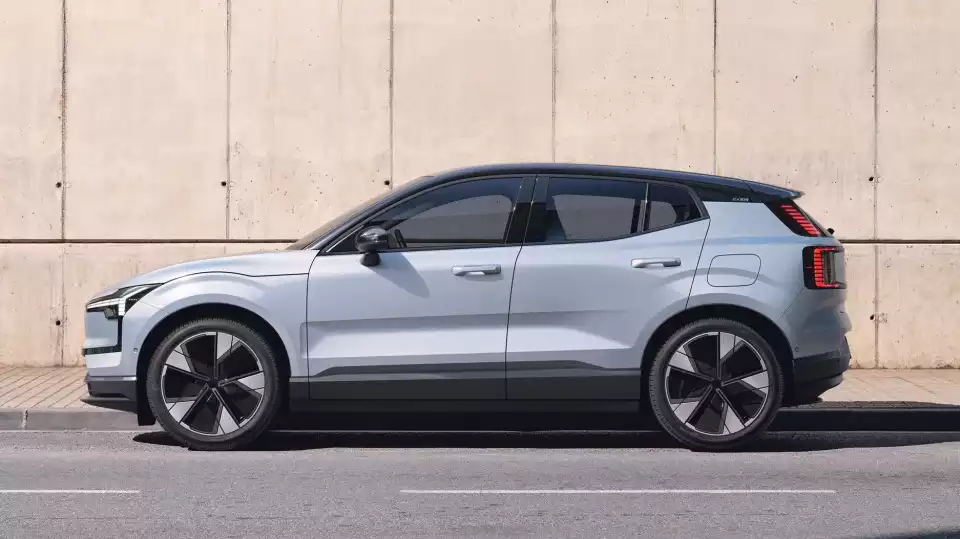 볼보 EX30 옆모습입니다.