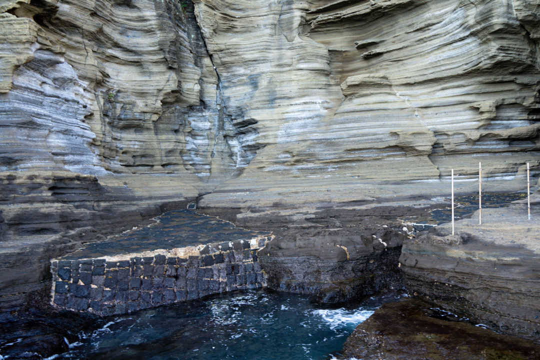 용머리 해안 절벽