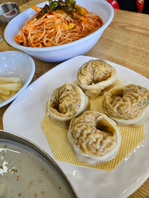 망향비빔 만두와 비빔