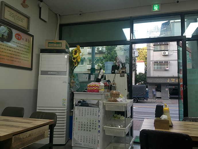 까치가야밀면-내부