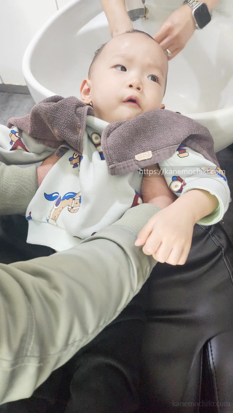 2살아이-미용실-머리감기