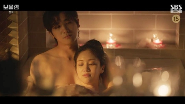 박형식 홍화연 욕조 키스신! 보물섬 첫 방송부터 강렬한 화제
