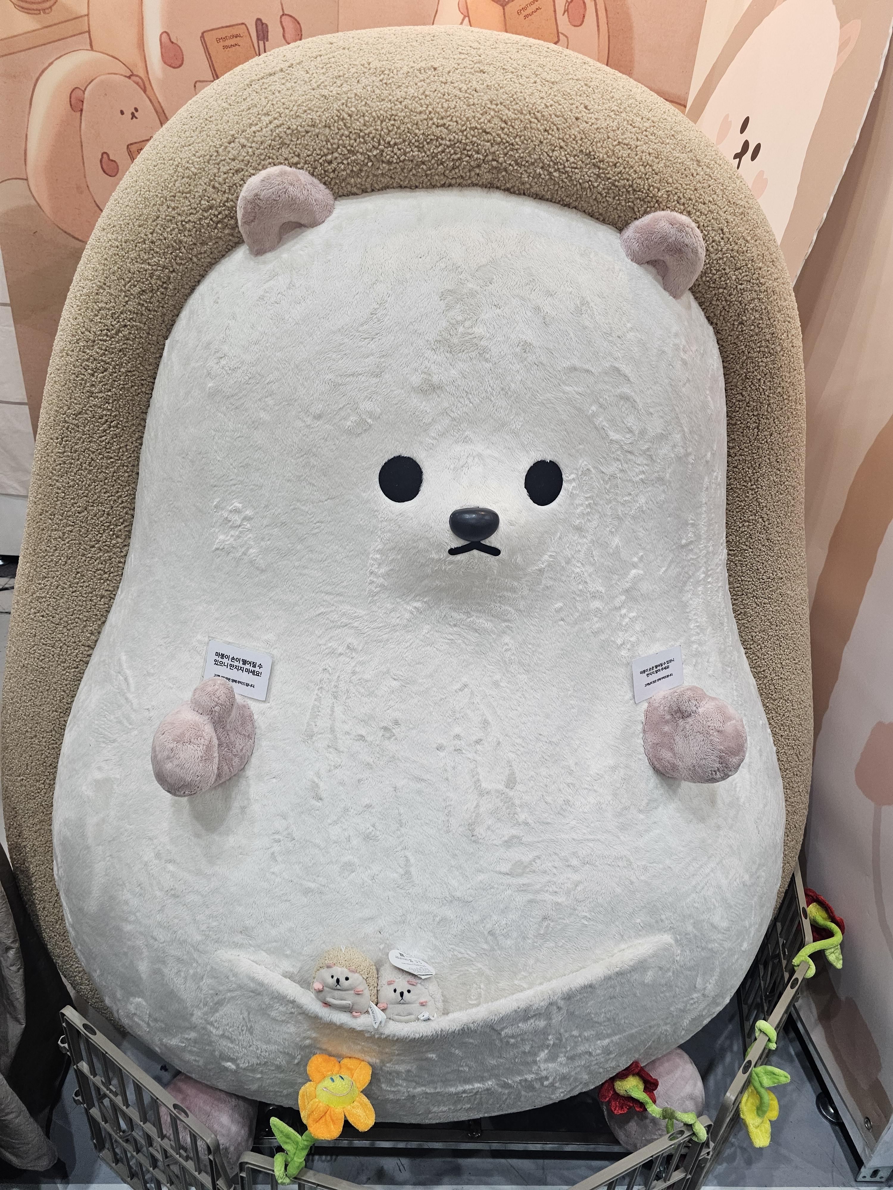 귀여워서_찍은_큰_고슴도치_인형