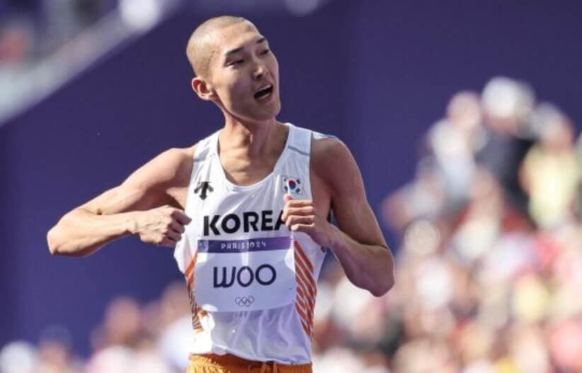 주먹을 쥔 우상혁