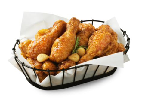 마늘과 함께 토핑된 치킨