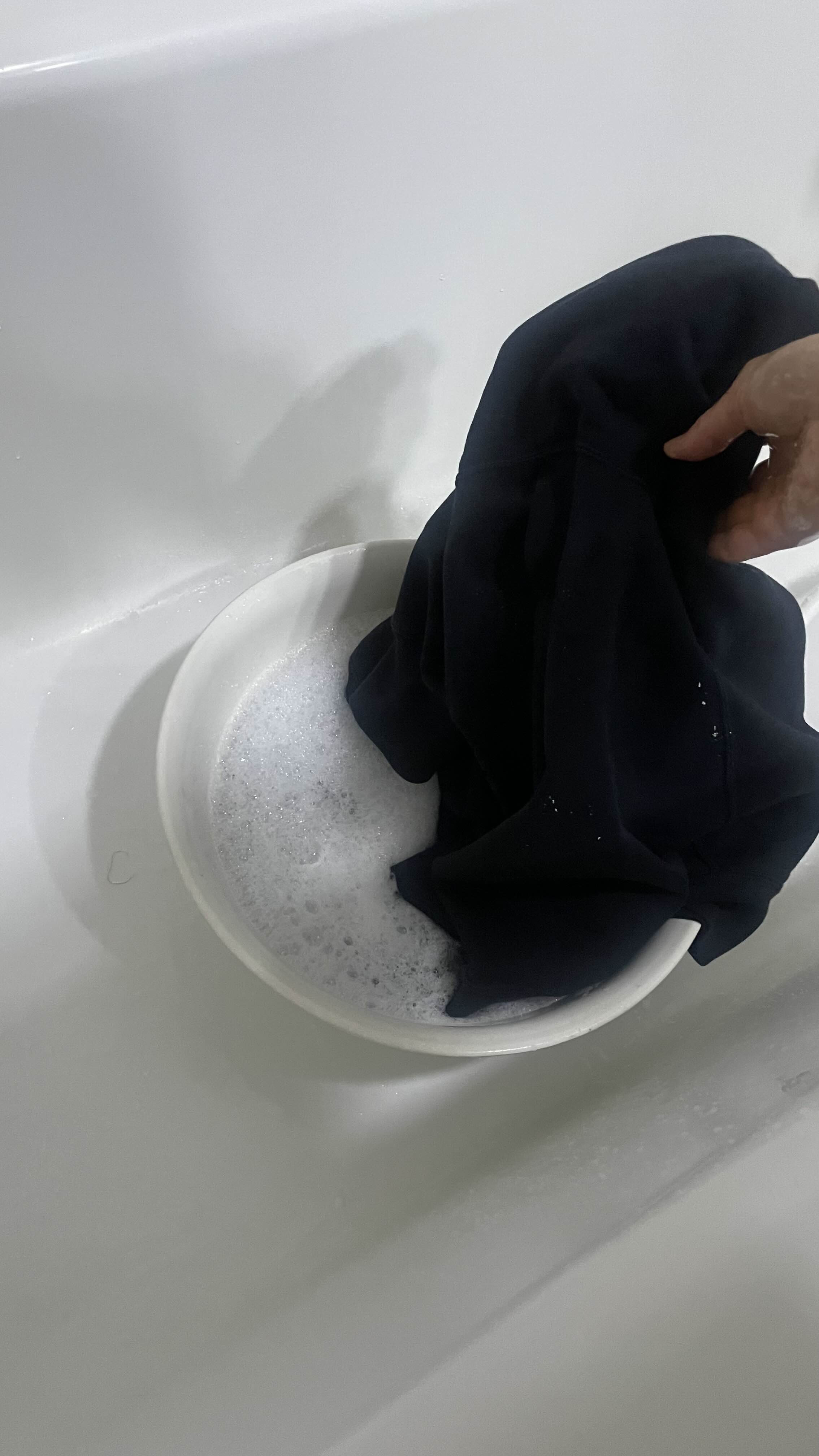 건조기로 줄어든 옷 복원하는 방법