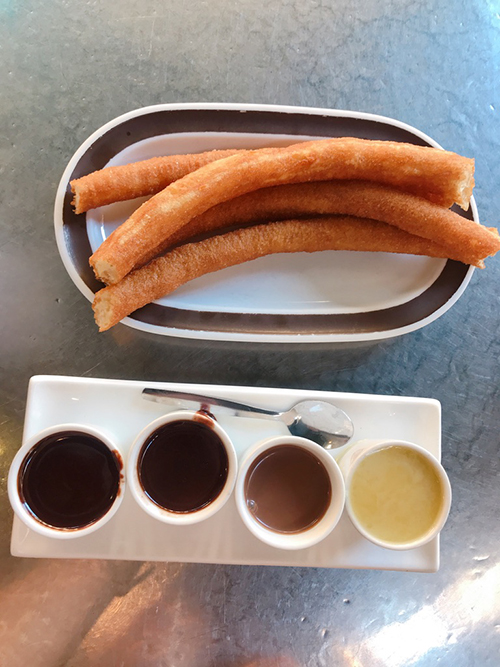 노천 카페에서 먹었던 추로스