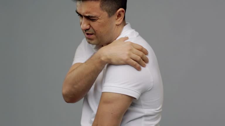 어깨 아플때 혈자리