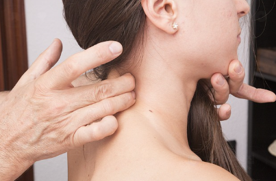 목 어깨 통증 원인과 근육 뭉침 푸는 법 알아보기