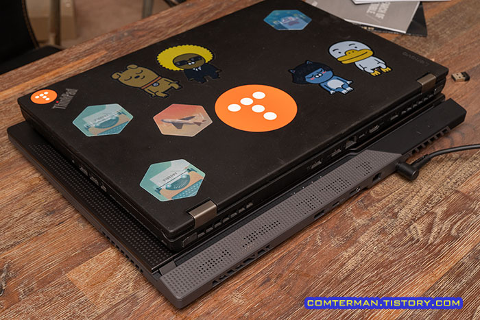 씽크패드 P50과 17인치 노트북 비교