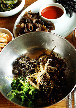 식객 허영만 백반기행 169회 표창원 편 아름다운 절경을 반찬으로 삼는 7가지 나물 산채비빔밥 강원 화천 비수구미 맛집 소개