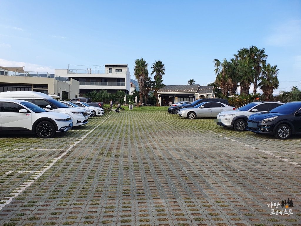 카페 루시아 주차장