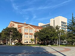 USC: 미국 남캘리포니아 지역 네트워크를 활용해 구글, 메타, 엔비디아 등의 세계 최고의 IT분야를 선도하는 기업에 취업 연계가 활발한 대학