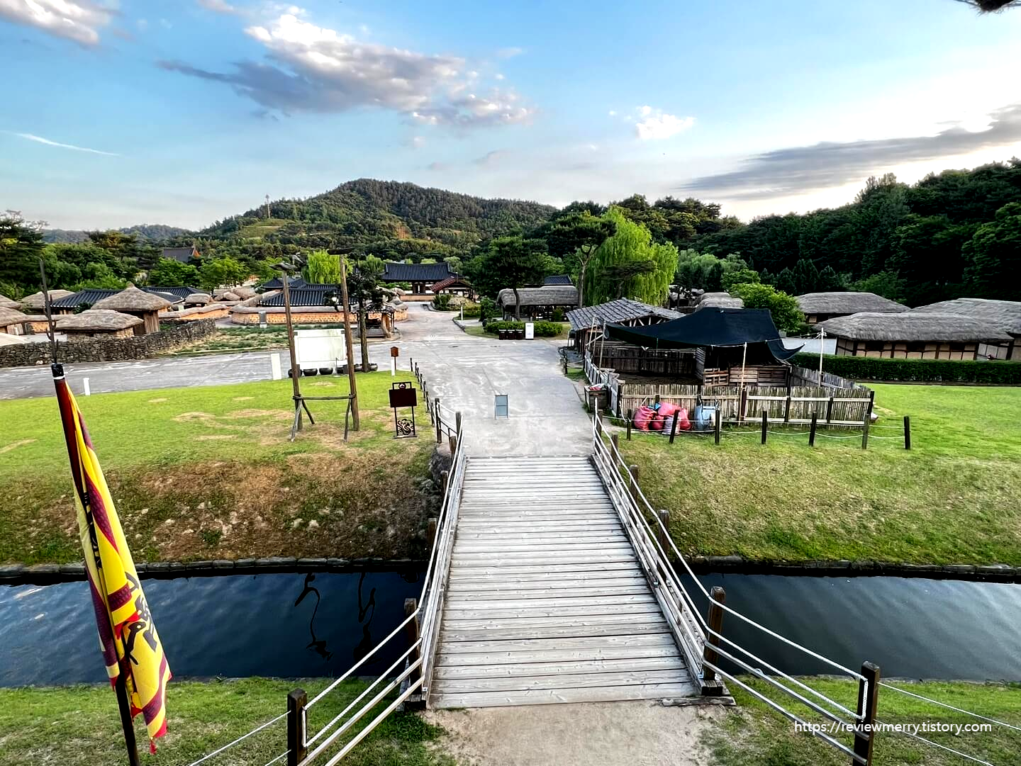 위례성 위에서 본 마을