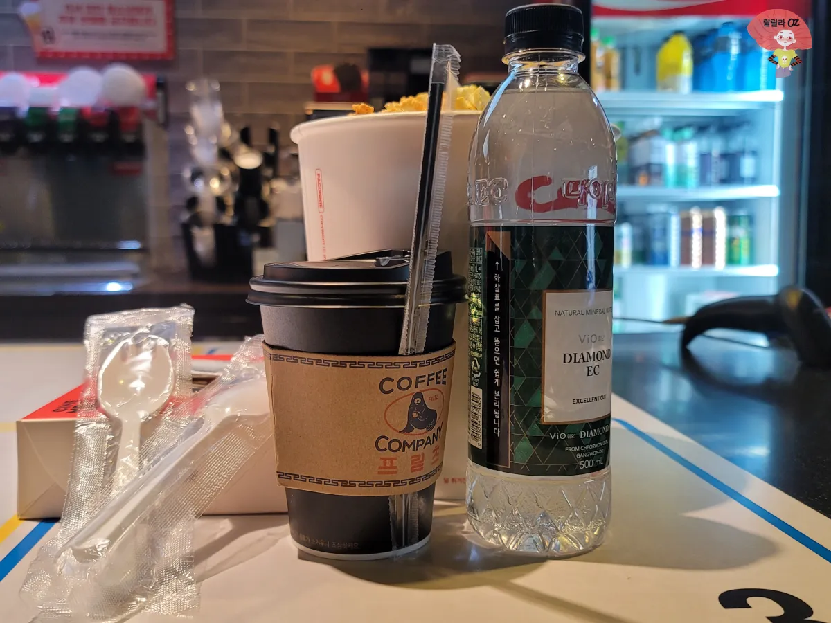 경기-구리시-CGV-떢볶이와-팝콘-음료-준비