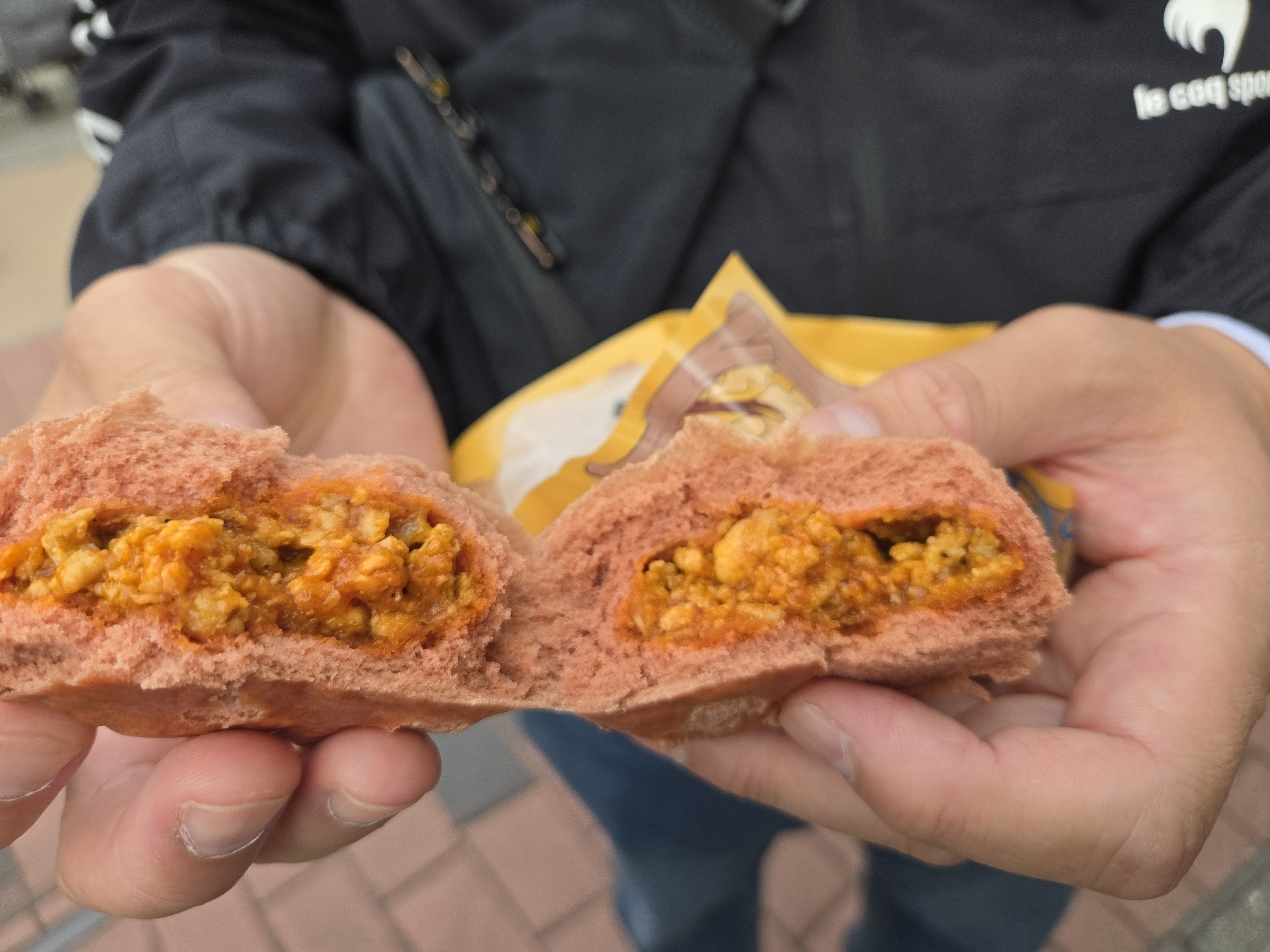 Chip's Dale Buns(Tomato Chicken ) 도쿄디즈니랜드의 칩스 데일 번스 토마토 치킨맛