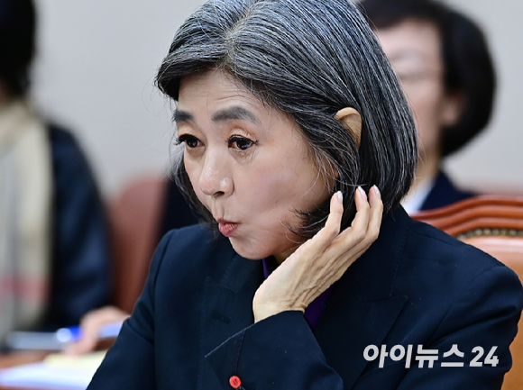 김행 여성가족부 장관 후보자가 지난 5일 국회 여성가족위원회에서 열린 인사청문회에서 의원 질의를 듣고 있다. [사진=곽영래 기자]