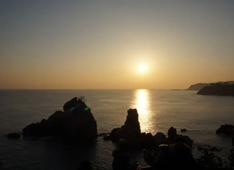 추암촛대바위 해돋이