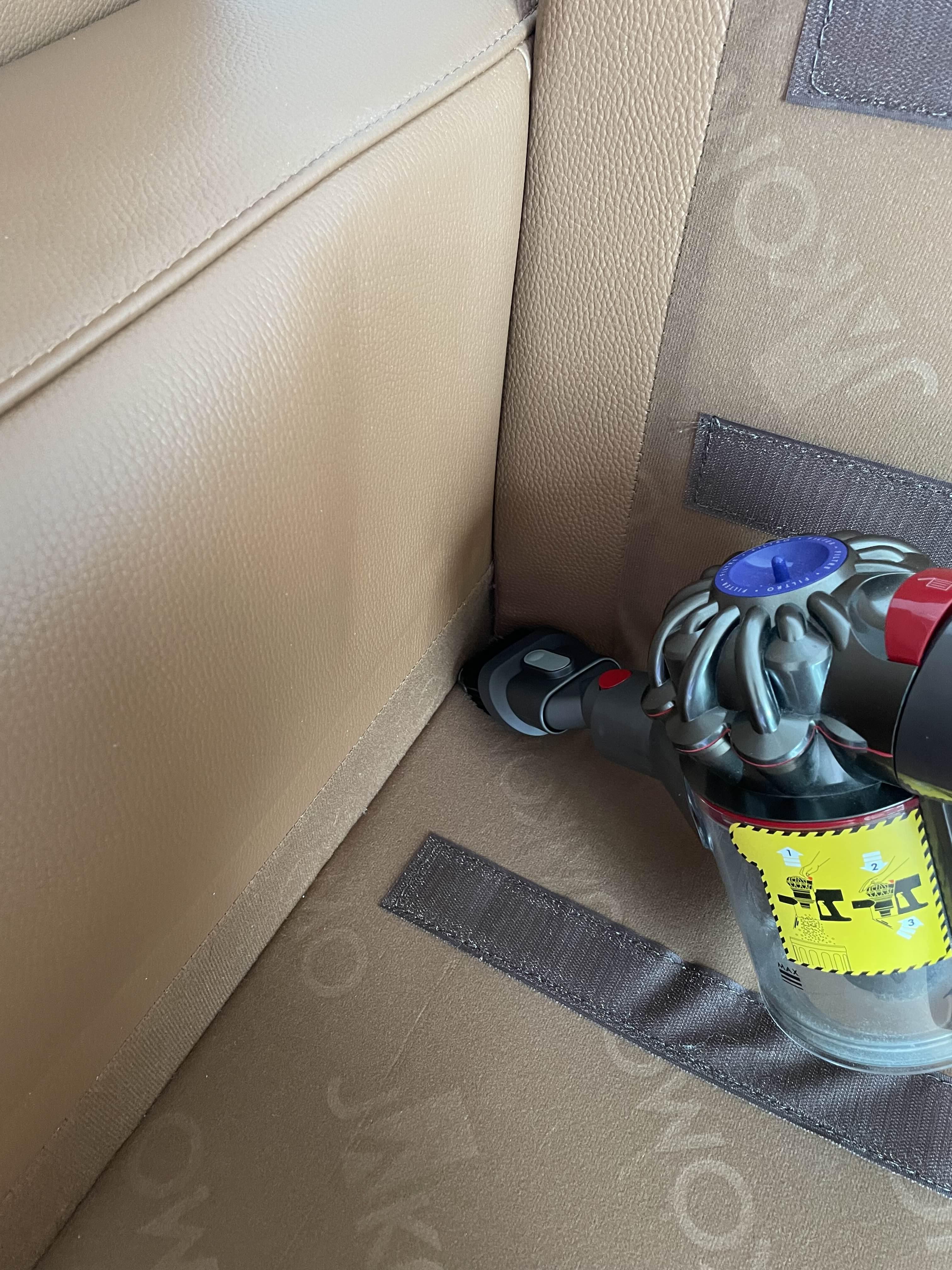 자코모 바우트 소파 등받이 분해 후 청소