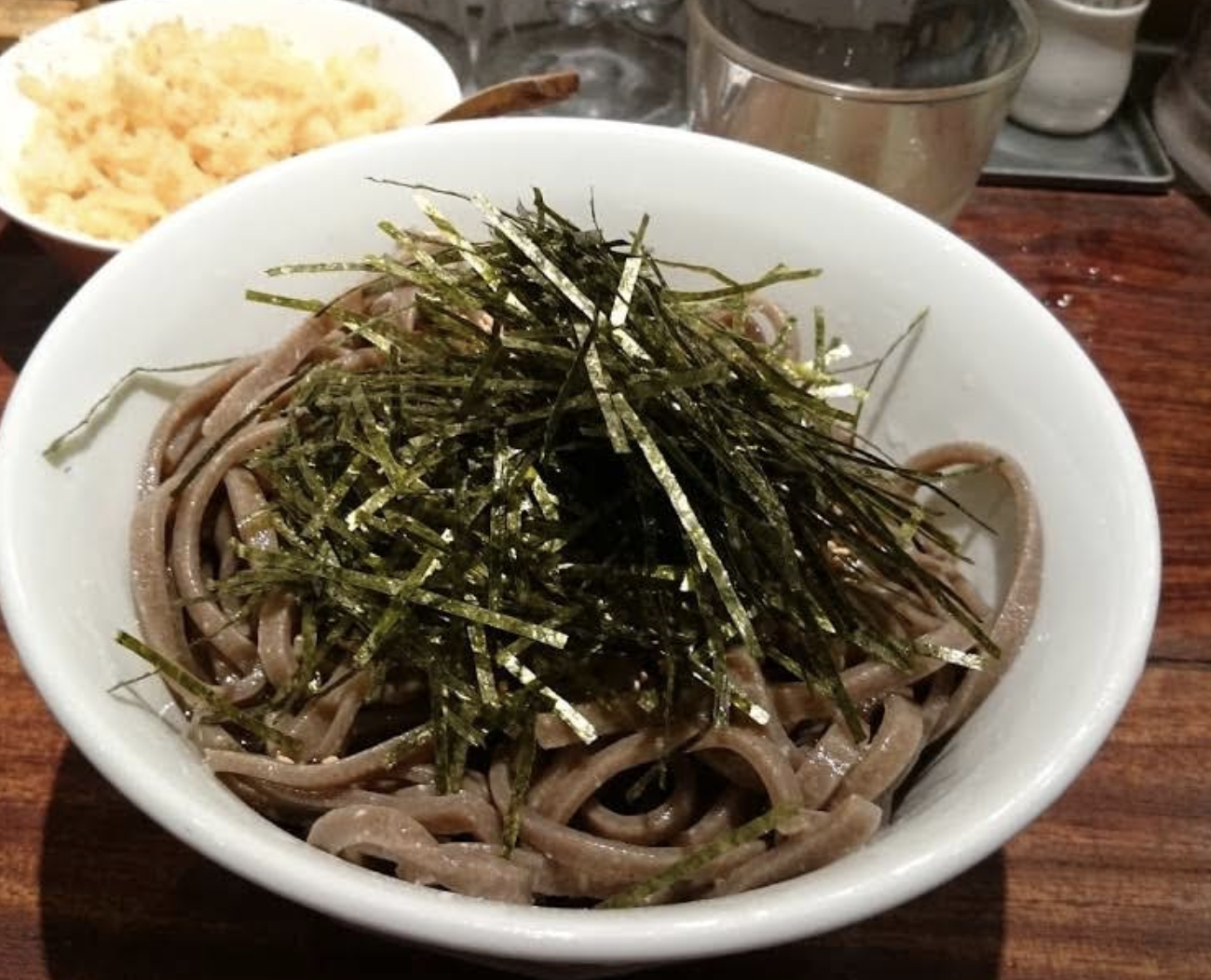 스쥬 마사유키 라쿠 (酢重正之 楽)
쇼핑 중 즐기는 품격 있는 한 끼! 🍜 아는 사람만 아는 스타일리시 소바 전문점.