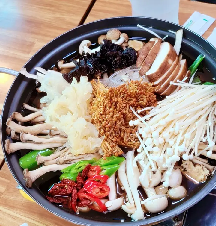 제209회 놀라운토요일 놀토 정소민 황민현 이재욱 불고기 버섯 전골 맛집 단양 구경시장 맛있는 핫플 소개