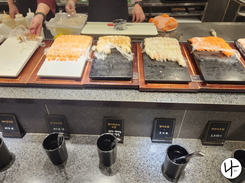 연어-광어-등-여러-생선회-초밥