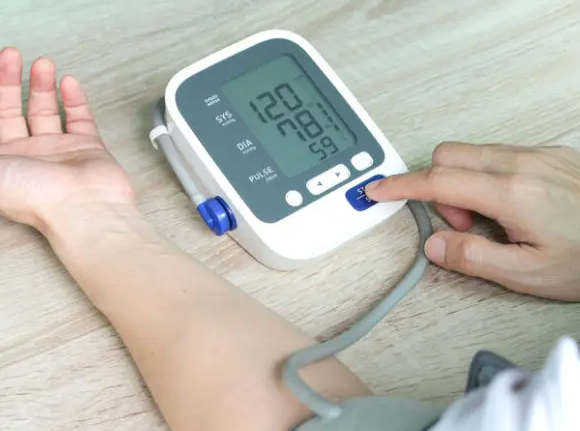 고혈압 자가관리법 올바른 혈압 측정법 가정혈압 자가측정 혈압계 혈압기록 혈압관리방법 건강관리 심혈관건강