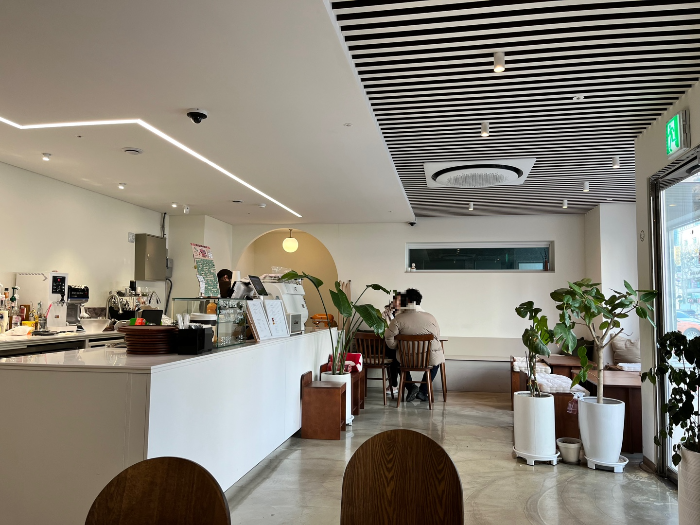 열린 카페의 내부 모습